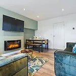 8 Eighth Ave Retreat On The Beautiful 4-bed Pass The Keys Йорк