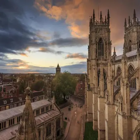 8 Eighth Ave Retreat On The Beautiful 4-bed Pass The Keys York