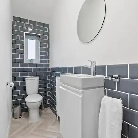 8 Eighth Ave Retreat On The Beautiful 4-bed Pass The Keys York