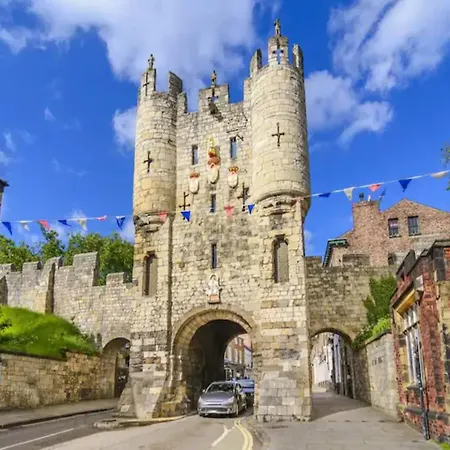 8 Eighth Ave Retreat On The Beautiful 4-bed Pass The Keys *