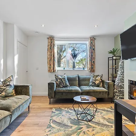 8 Eighth Ave Retreat On The Beautiful 4-bed Pass The Keys *